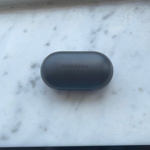 These are brand new samsung buds